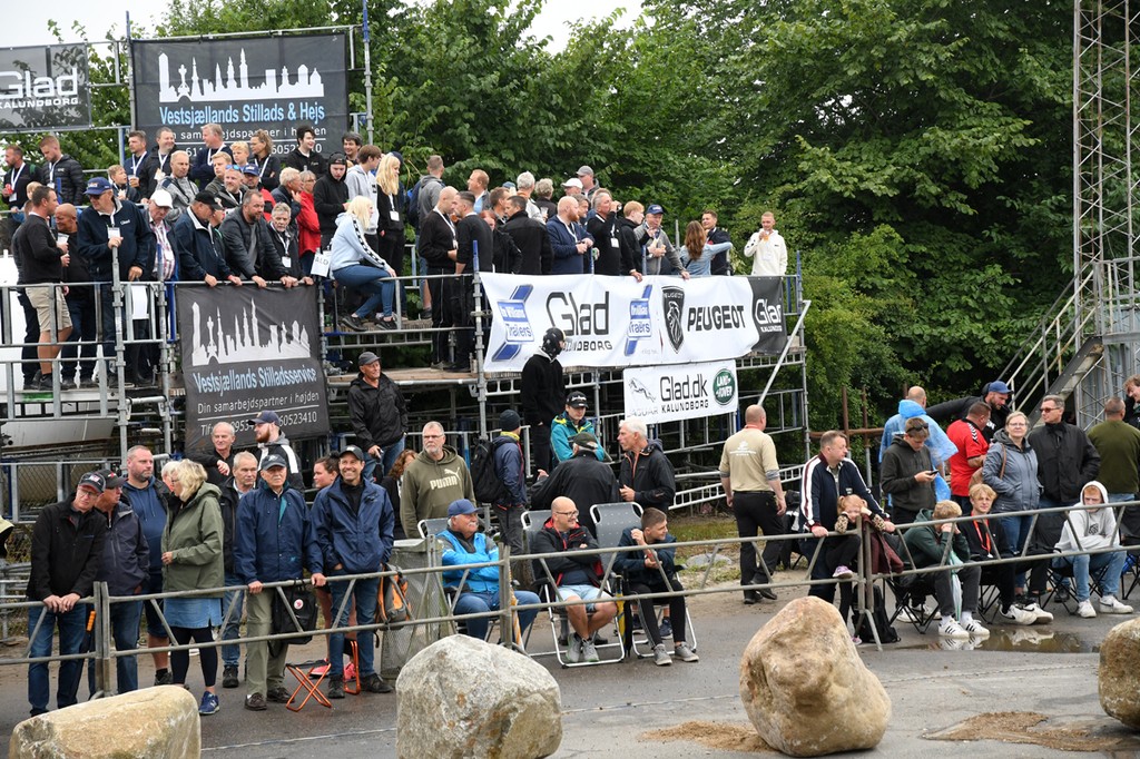 Til langt op ad dagen strømmede der stadig flere tilskuere til Gammelrand for at følge det spektakulære sprintløb
(Foto: Morten Dam/Specialpressen)